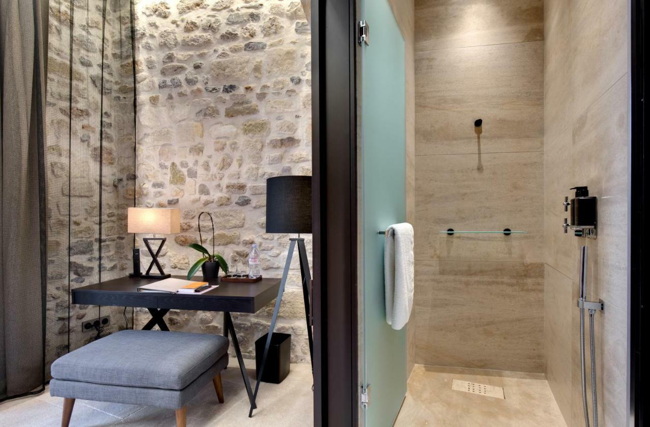 Boutique Hotel Des Remparts & Spa Aigues-Mortes Bagian luar foto